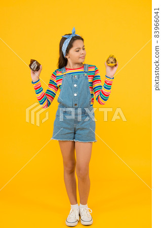 Little girl sweet cupcakes muffin food, bakery shop concept Little girl sweet cupcakes muffin food, bakery shop concept 83966041