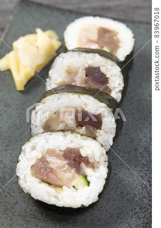 Tuna thick sushi 83967018