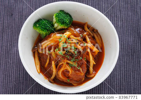 紅燒漢堡牛排 紅燒漢堡牛排 83967771