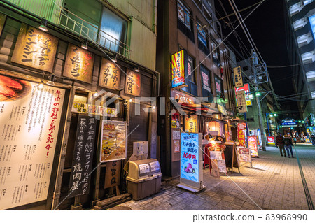 日本東京城市景觀 俯瞰神田站前的酒吧。聲明已被取消,但 = 11 月 13 日 日本東京城市景觀 俯瞰神田站前的酒吧。聲明已被取消,但 = 11 月 13 日 83968990