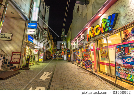 日本東京城市景觀 俯瞰神田站前的酒吧。聲明已被取消，但 = 11 月 13 日 83968992
