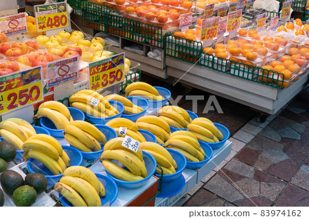 拱廊裡的老式蔬菜水果店 83974162