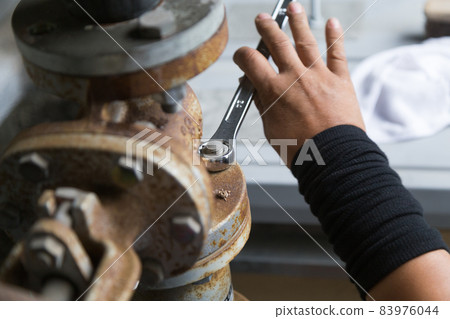 Plumbing work 83976044