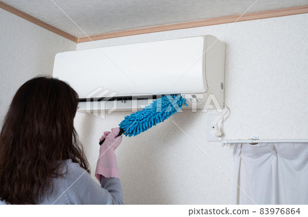 家庭主婦的空調除塵器 83976864