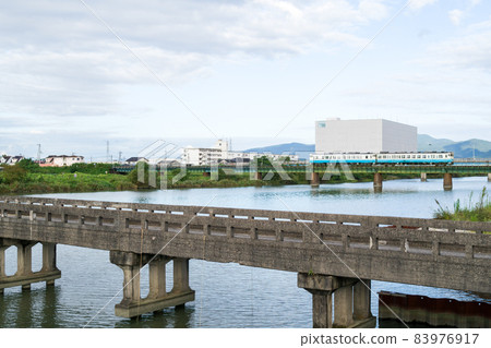 【高德線】穿越吉野川大橋的普通列車 83976917