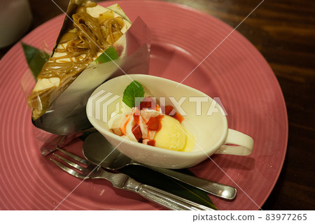 [Coffee shop] Old-fashioned cafe cake and ice cream [Retro] 83977265