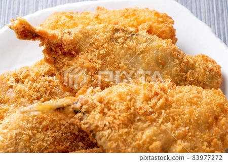 什錦油炸食品，主要是阿吉炒。 83977272