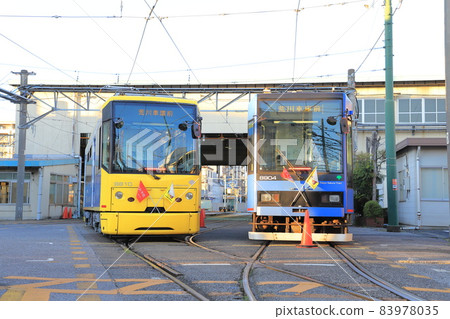 Two trains in front of the Arakawa garage on the Toden-Arakawa line 83978035