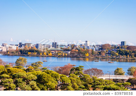 The garden seen from Kobuntei in Kairakuen and the area around Senba Lake The garden seen from Kobuntei in Kairakuen and the area around Senba Lake 83978038