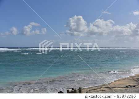 Pumice drift 83978280