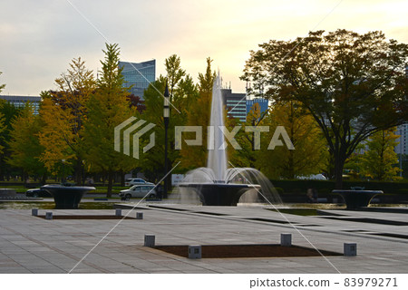 Autumn scenery around the Imperial Palace Autumn scenery around the Imperial Palace 83979271