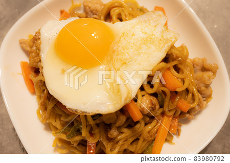 [家常菜] 煎蛋和炒麵 [食物] 83980792