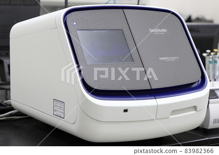 DNA sequencer 83982366