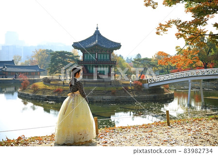 Autumn scenery of old palace, Autumn of Gyeongbokgung Palace Autumn scenery of old palace, Autumn of Gyeongbokgung Palace 83982734