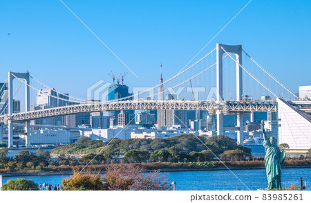 從台場（海濱副中心）俯瞰東京不斷變化的東京市中心的日本東京城市景觀 83985261
