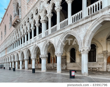 Palazzo Ducale, Doge's Palace on San Marco square early in the morning Palazzo Ducale, Doge's Palace on San Marco square early in the morning 83991796