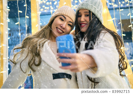 New Year's mood, two girlfriends 83992715