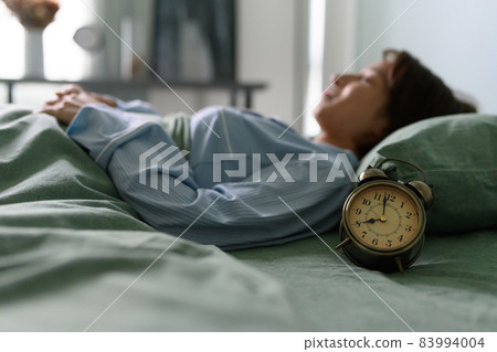 床 女生 女孩 83994004