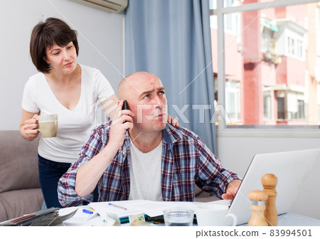 Financial problems in the family 83994501