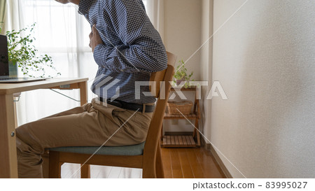 Image of a man attacked by a sudden attack Image of a man attacked by a sudden attack 83995027