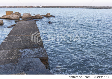茨城縣日立市愛色港的岩石海岸 茨城縣日立市愛色港的岩石海岸 83995557