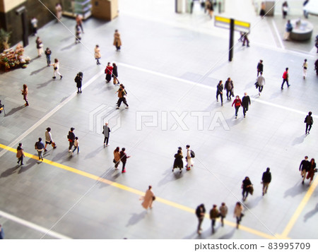 Urban crowds crowded 83995709