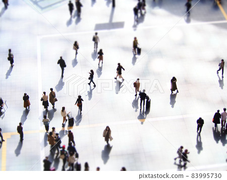 Urban crowds crowded 83995730
