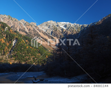 Late autumn morning Kamikochi Hotaka mountain range Late autumn morning Kamikochi Hotaka mountain range 84001144