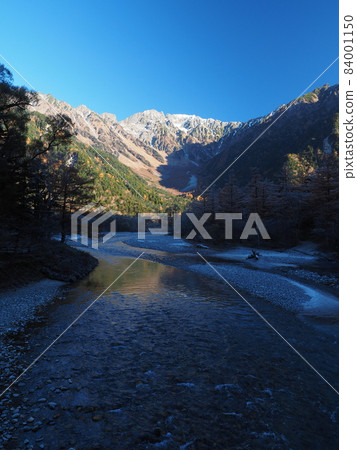 Late autumn morning Kamikochi Hotaka mountain range 84001150