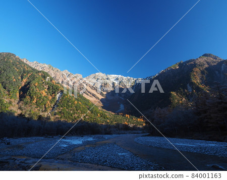 Late autumn morning Kamikochi Hotaka mountain range 84001163