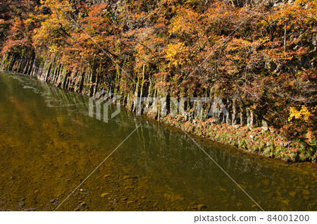 Koromoiwa, Gosen City in late autumn 84001200