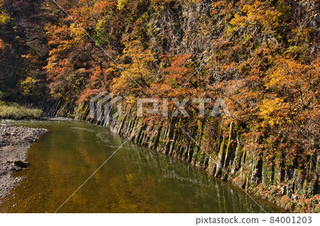 Koromoiwa, Gosen City in late autumn 84001203