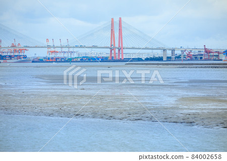 遠眺名古屋的藤前東和著名的海衛一港口 遠眺名古屋的藤前東和著名的海衛一港口 84002658