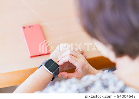 Samsung Takes the Smartwatch Experience to the Next Level with Galaxy  Watch4 and Galaxy Watch4 Classic - BunnyGaming.com