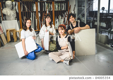 藝術空間 84005354