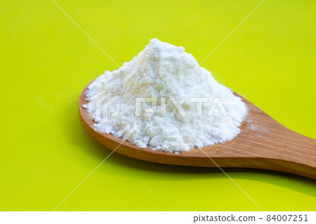 Baking soda on green background. 84007251