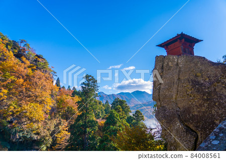 Yamadera in autumn colors, Sutra Collection (Yamagata City, Yamagata Prefecture) 84008561