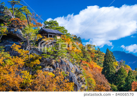 山形的秋色釋迦堂（山形縣山形市） 84008570