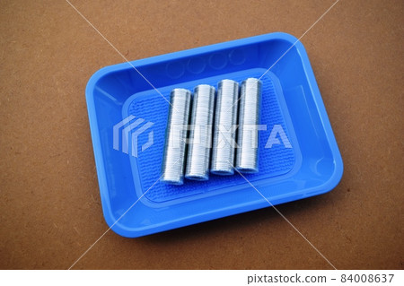 貨幣兌換圖片 藍色托盤 84008637