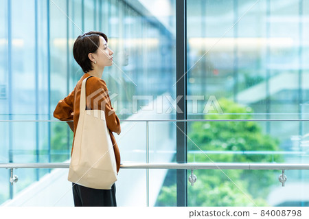 Business woman middle female office shooting cooperation: LINK FOREST 84008798