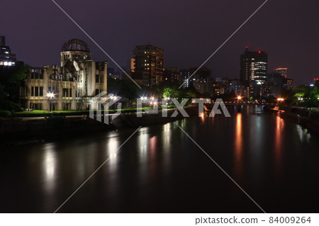 Illumination of the Atomic Bomb Dome and Otagawa 84009264