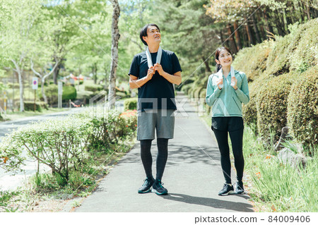 Men and women walking and running (towels) Men and women walking and running (towels) 84009406