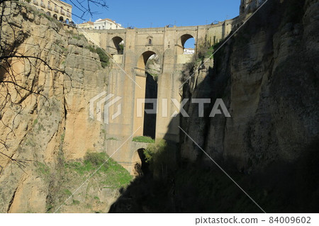 Ronda, a city of cliffs 84009602