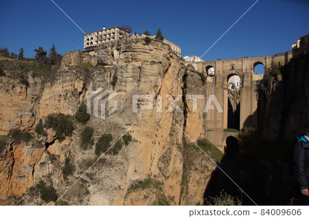 Ronda, a city of cliffs Ronda, a city of cliffs 84009606