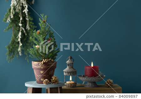 Christmas display and candles 84009897