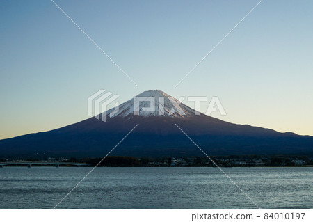 Mt. Fuji and Lake Kawaguchi in the evening 84010197