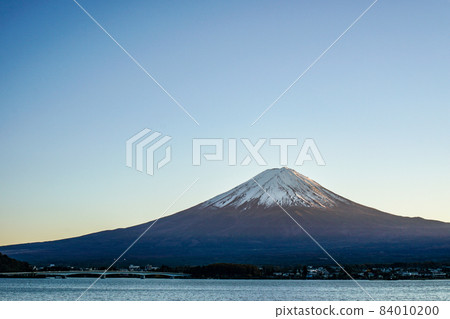 Mt. Fuji and Lake Kawaguchi in the evening 84010200