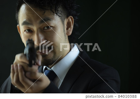 玩模型槍的小鬍子人 玩模型槍的小鬍子人 84010388