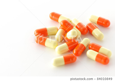 Take a lot of capsules on a white background Take a lot of capsules on a white background 84010849