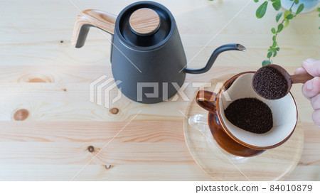 Hand Dripped Coffee 84010879